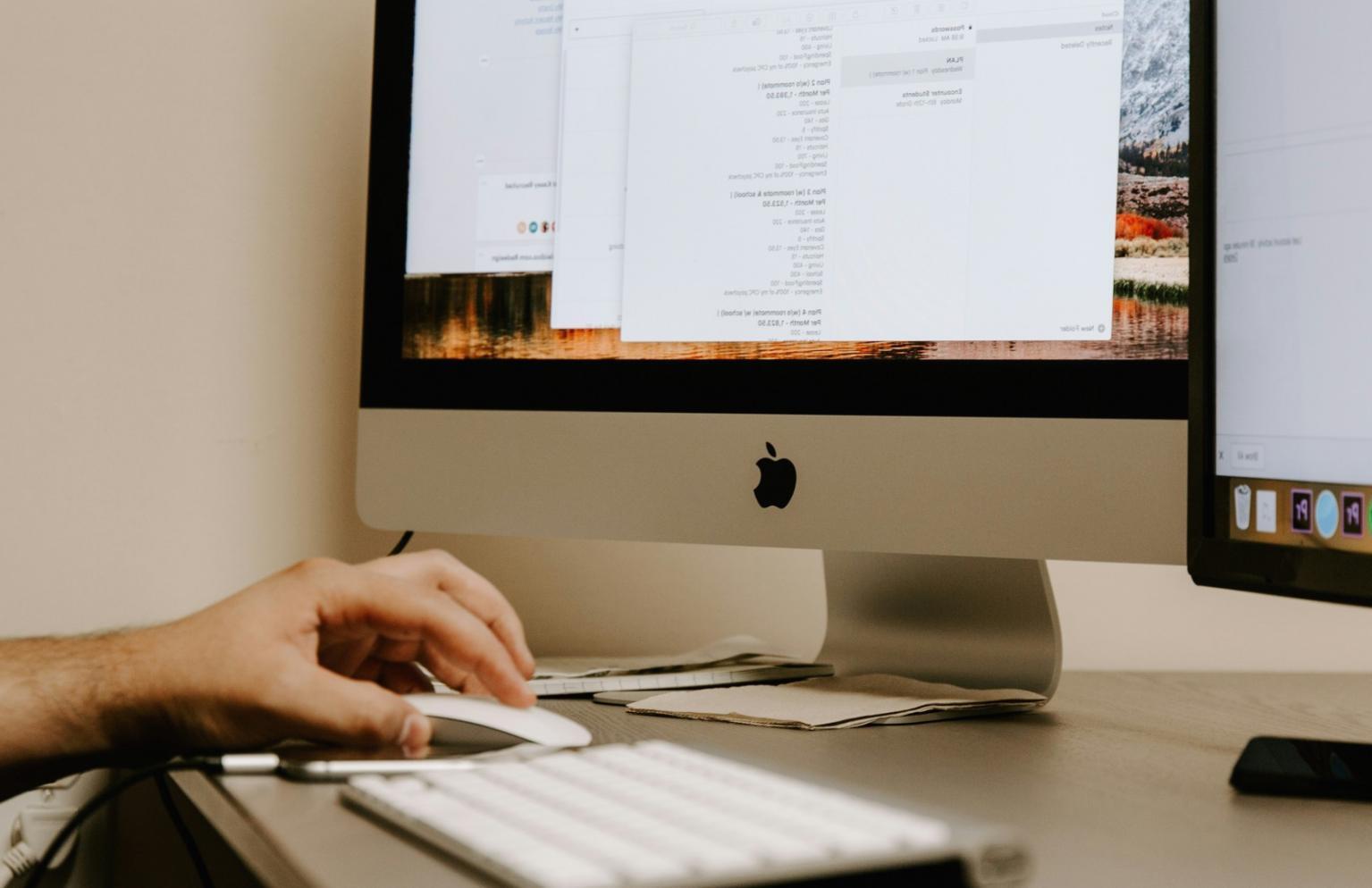 Personas conectadas en plataforma de aprendizaje online